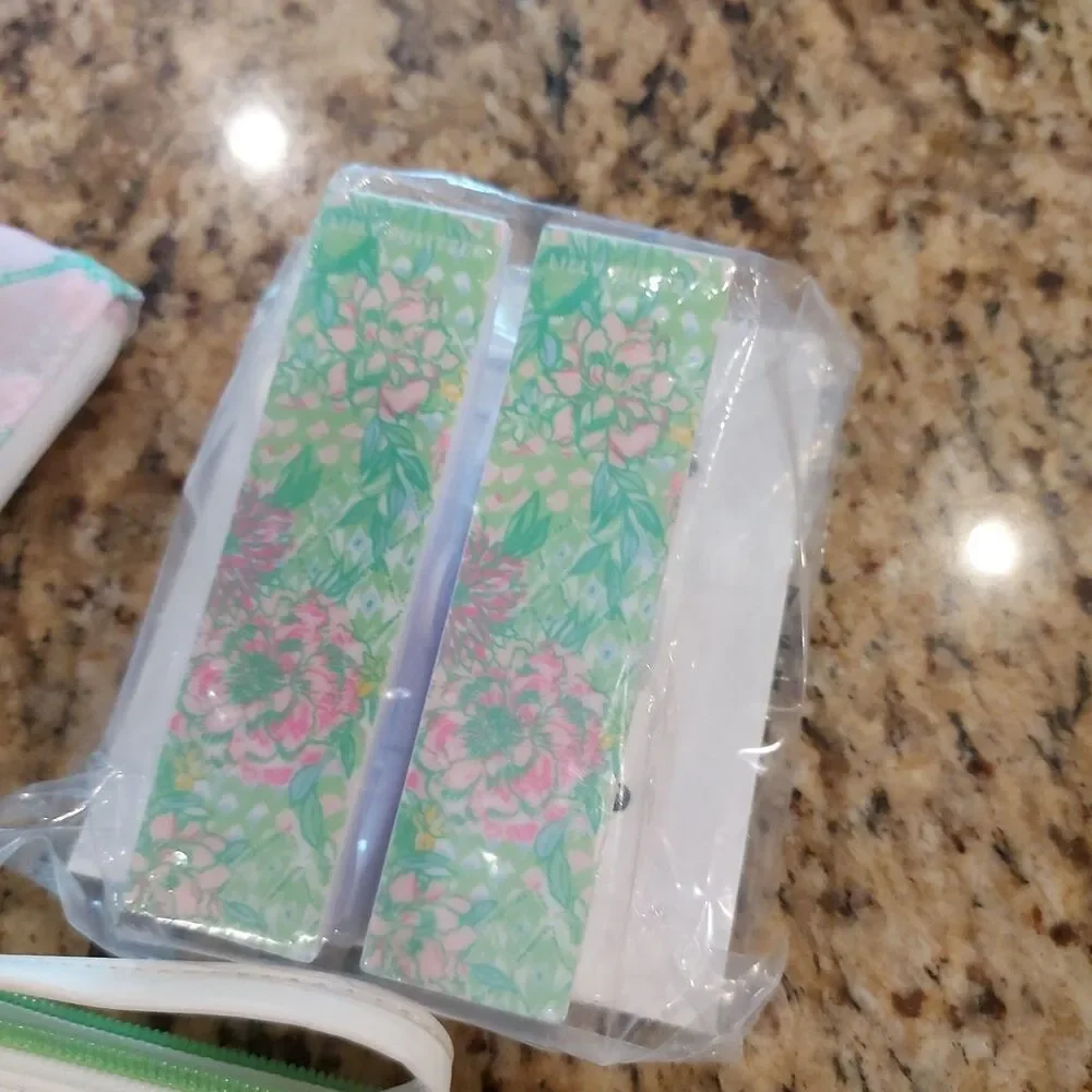 Lilly Pulitzer Water Resistant Vinyl Beach Day Pouch, Zipper Bag/Clips/Hugger